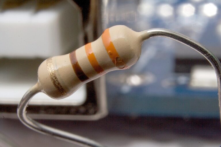 π© What is a Resistor? Complete Guide for Beginners in Electronics